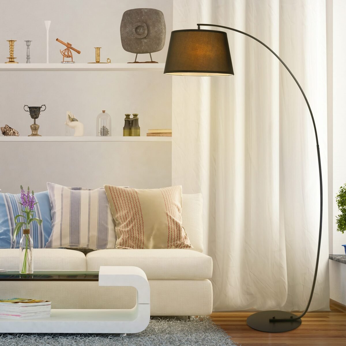 Modernaus dizaino išlenktas toršeras su medžiaginiu gaubtu