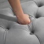 Veliūrinis minkštas suoliukas su daiktadėže ir hidrauliniais dangčio amortizatoriais