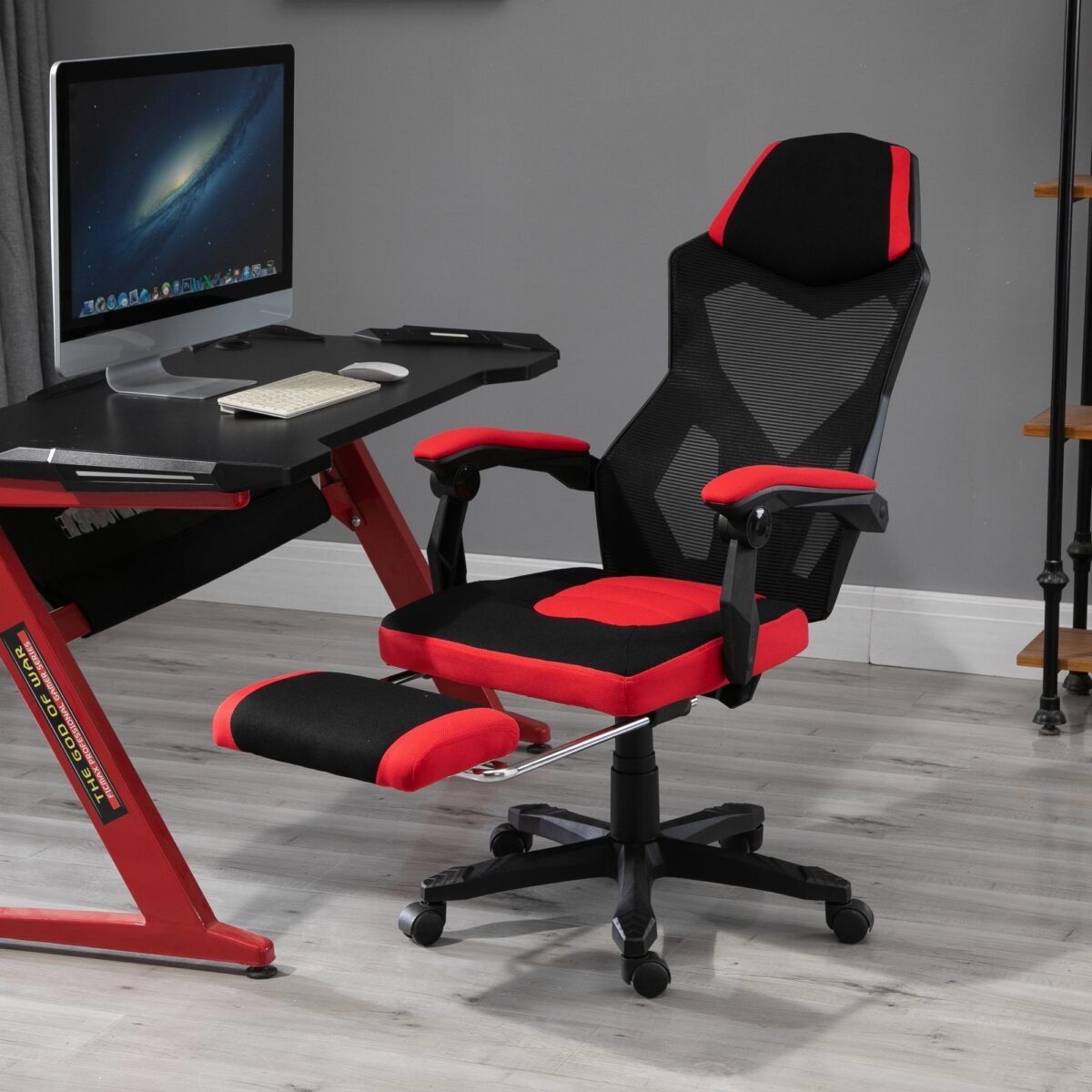 Ergonominė biuro kėdė su ištraukiama kojų atrama