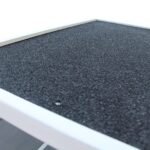 Lauko kačių keturių aukštų namelis su terasa