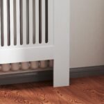 79 cm pločio radiatoriaus apdaila su viršutine lentyna