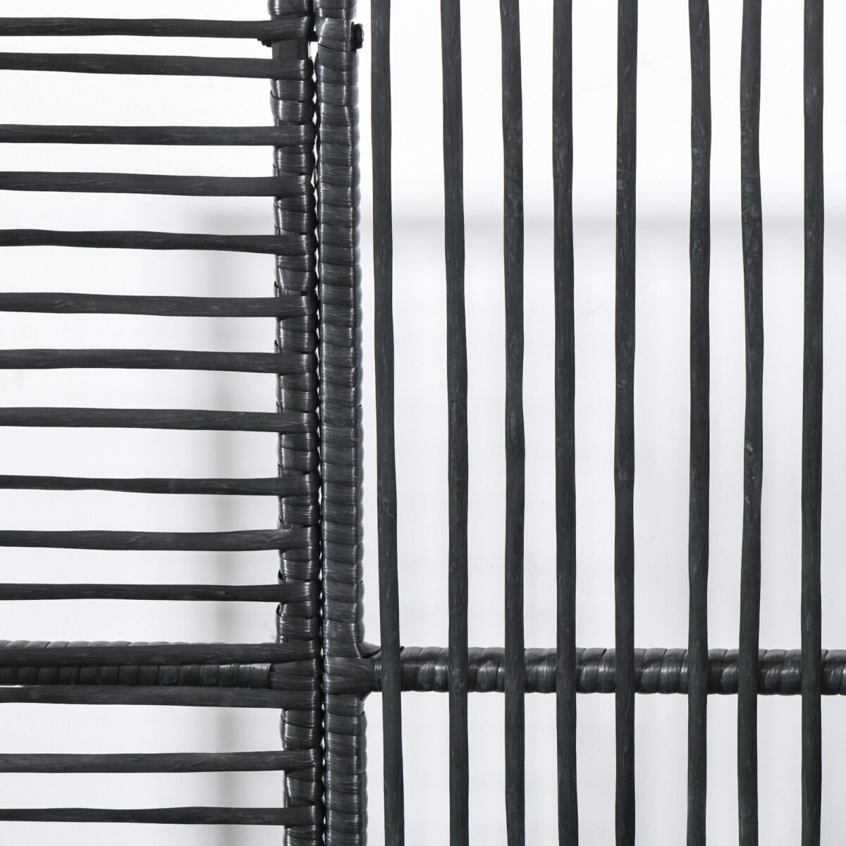 Oro sąlygoms atspari poliratano sodinimo dėžė su atraminėmis grotelėmis