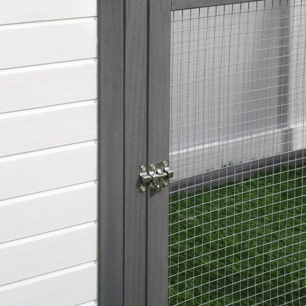 Medinė vištidė nykštukinėms vištoms su voljeru ir lizdaviete 196 x 76 x 97 cm