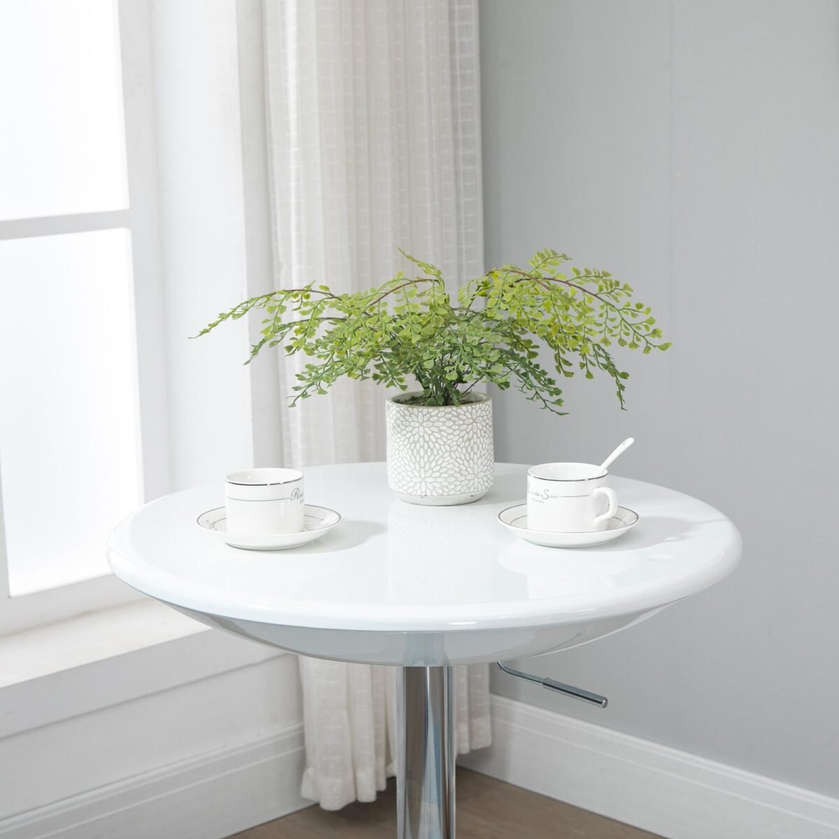 Apvalus baro stalas su reguliuojamu aukščiu ir pasukamu stalviršiu