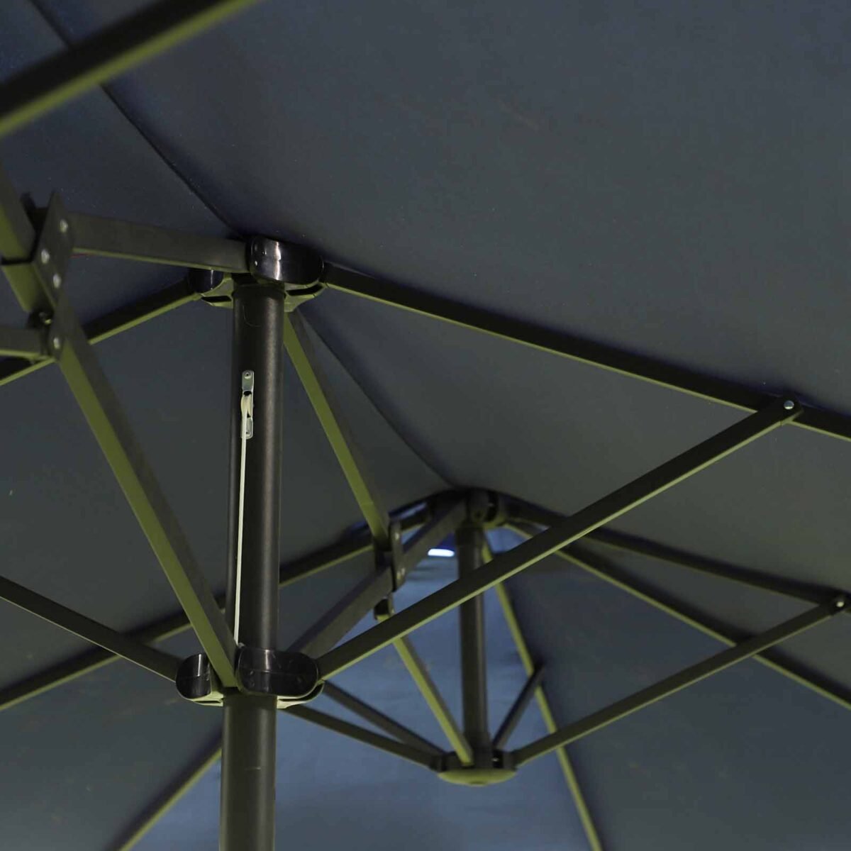 Dvigubas ovalus sodo skėtis su švaistikliu