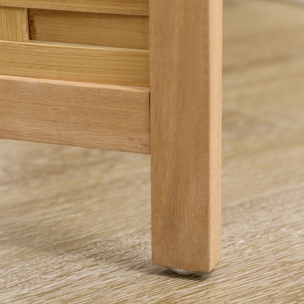 Sulankstoma trijų dalių kambario pertvara iš bambuko