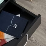 Biuro spintelė su ratukais, atvira lentyna, stalčiumi ir uždara spintele