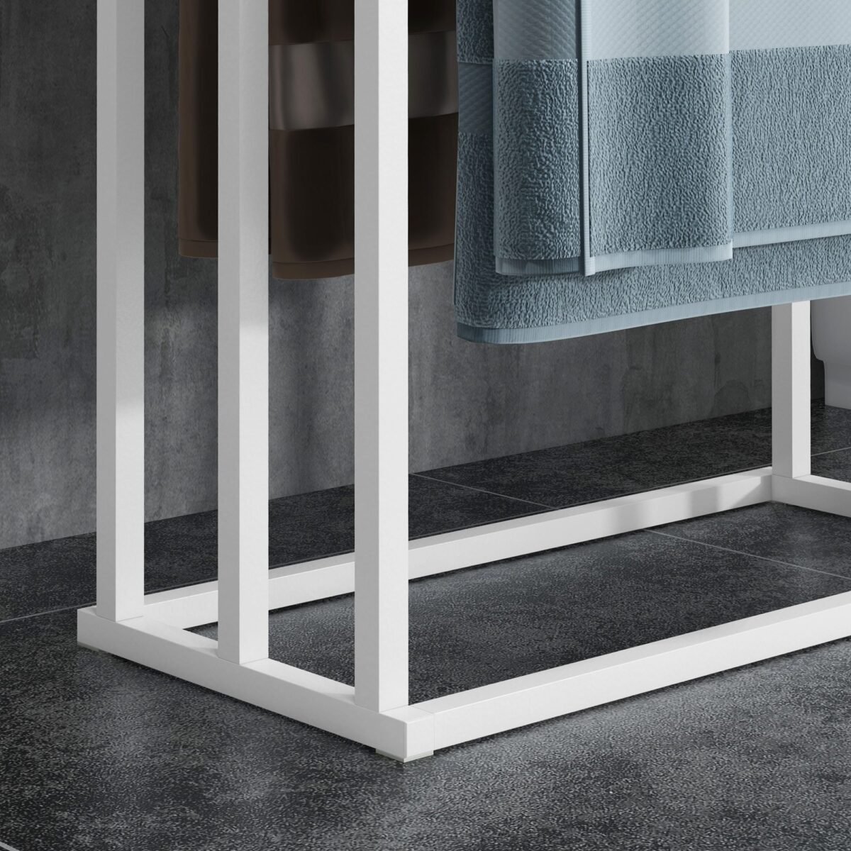 Trijų pakopų pastatomasis rankšluosčių stovas iš bambuko ir plieno