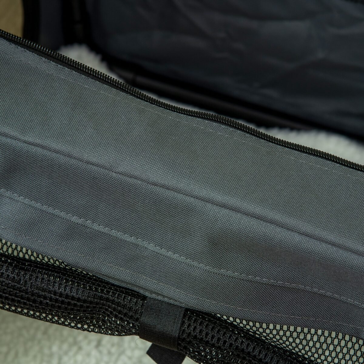 Sulankstoma gyvūnų transportavimo dėžė su 3 įėjimais katėms ir mažiems šunims iki 4 kg