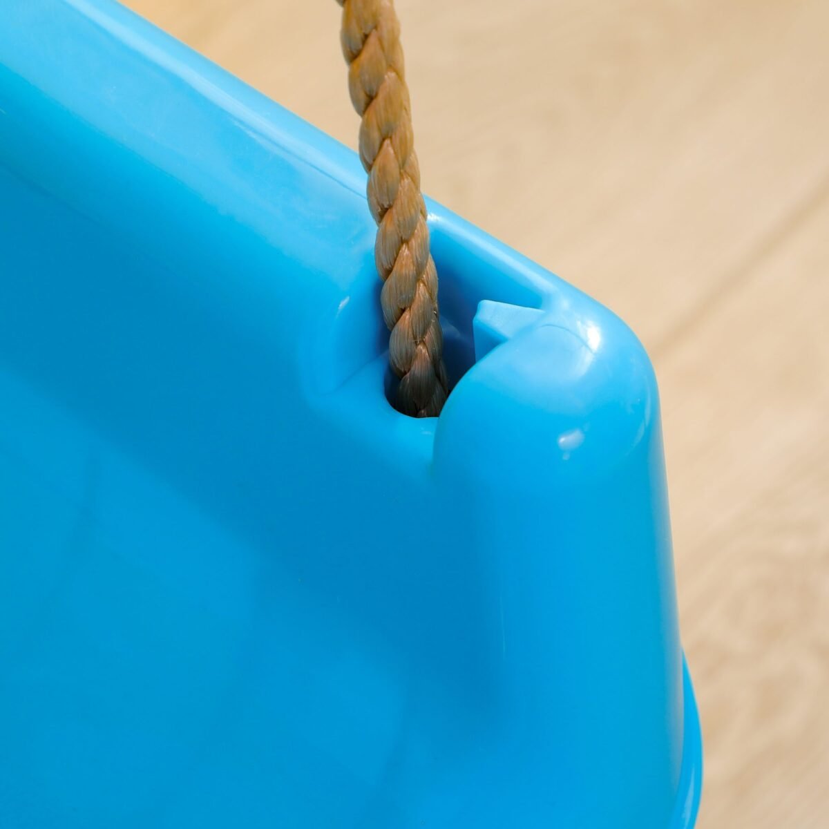 3 viename reguliuojamo aukščio Vaikiškos sūpynės, skirtos vidaus ir lauko naudojimui