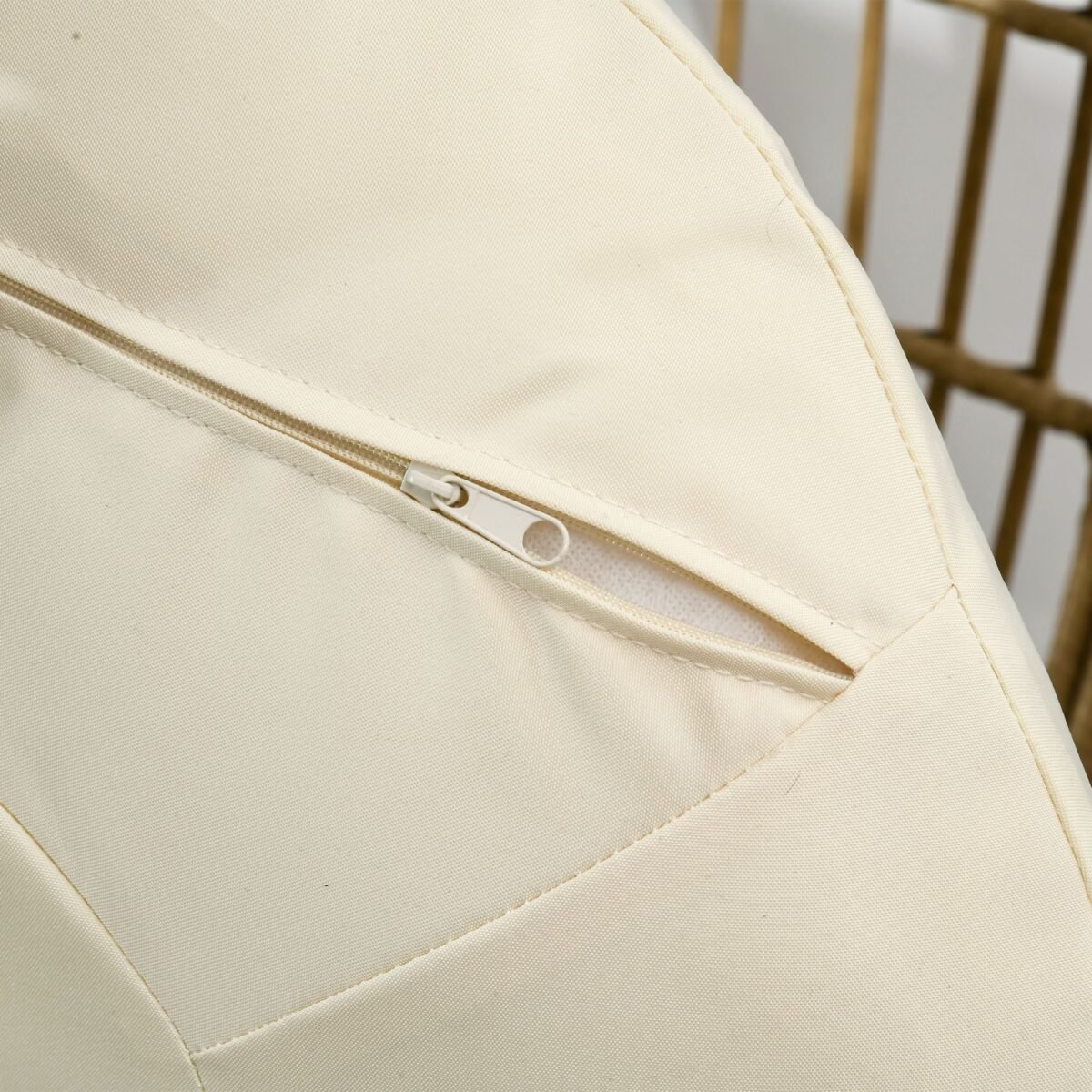 Pinta lounge kėdė su minkštomis pagalvėlėmis