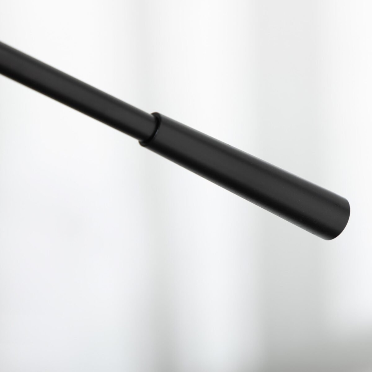 Reguliuojamo aukščio pramoninio dizaino pastatomas šviestuvas