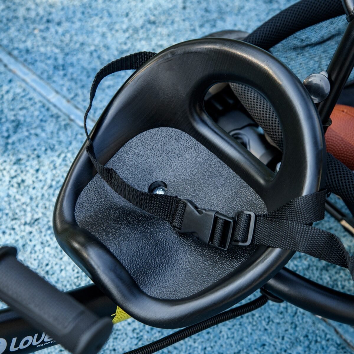 Augantis vaikiškas triratis su tėvų rankena ir apsauginiu stogeliu