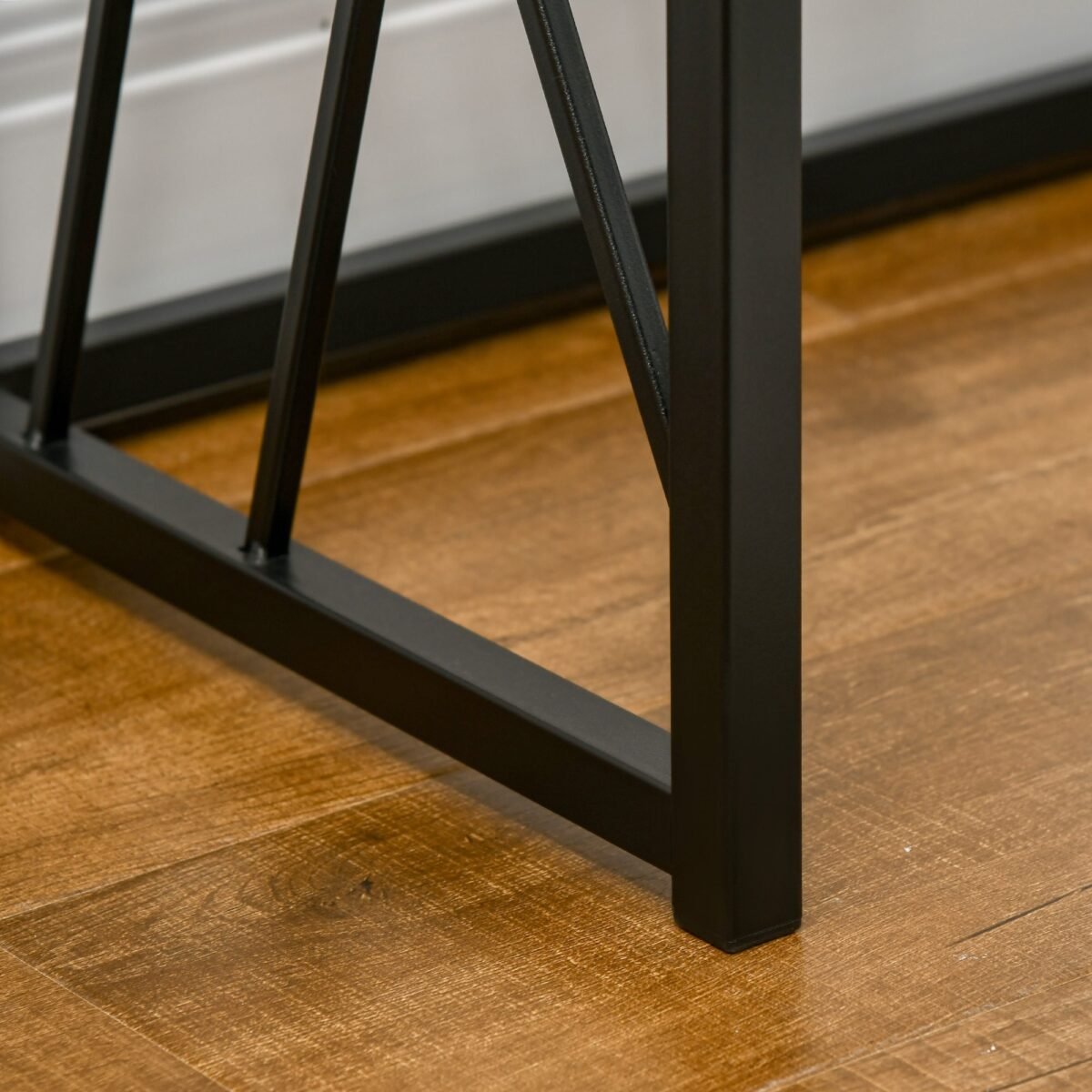 Industrinio stiliaus konsolinis staliukas su tvirtu metaliniu rėmu