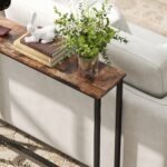 Siauras pramoninio stiliaus konsolės staliukas su įkrovimo stotele