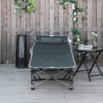 Sulankstoma stovyklavimo lova su galvos atrama