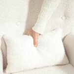 Supamasis krėslas su tedžio audinio apmušalu ir juosmens pagalve