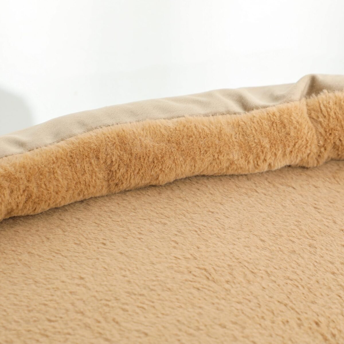 Pliušinė kačių draskyklė su 2 aukštais, draskymo stulpais ir žaidimų kamuoliukais, iki 7 kg