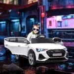 Vaikiškas elektromobilis Audi E-tron su nuotoliniu valdymu ir muzikos grotuvu