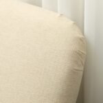 Kompaktiška dvivietė sofa su maloniu audiniu