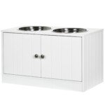 Paaukštinta šunų ėdalo vieta su spintele ir dviem nerūdijančio plieno dubenėliais