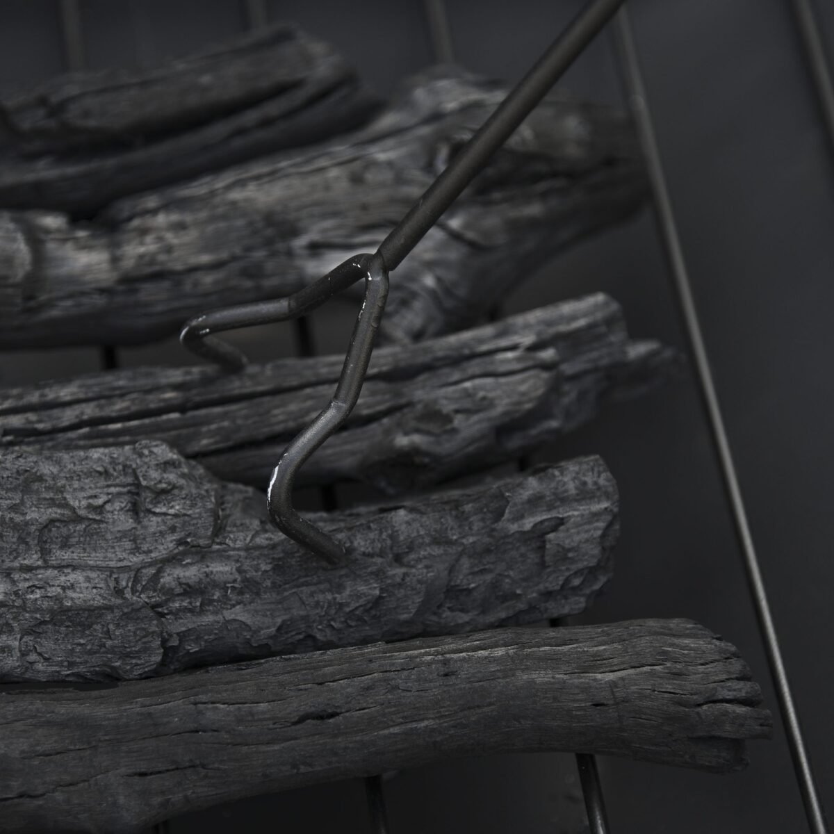 Daugiafunkcis ugniakuras su grilinimo grotelėmis ir apsauga nuo kibirkščių