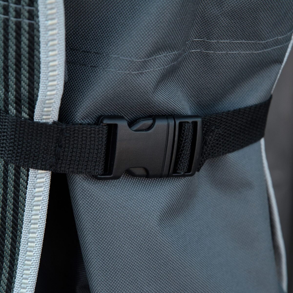 Sulankstoma stovyklavimo lova su galvos atrama