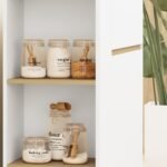 Komoda su stalčiumi, uždara spintele, 3 atvirais skyriais ir reguliuojamo aukščio lentyna