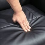 Atlošiamas relaksacinis krėslas su 360° pasukamu pagrindu ir kojų atrama su dirbtinės odos apmušalais