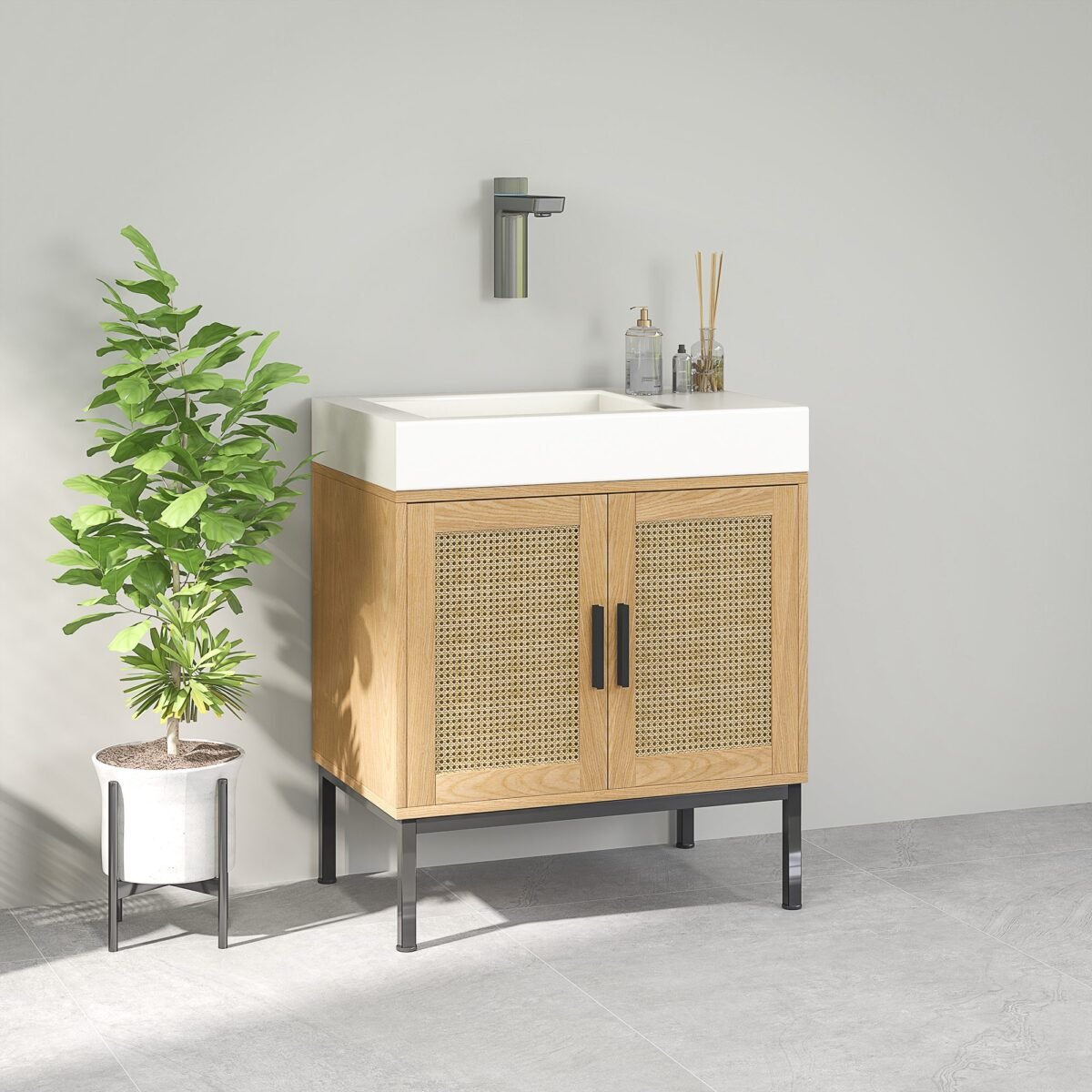 Boho stiliaus praustuvo spintelė su rotango detalėmis ir U formos išpjova