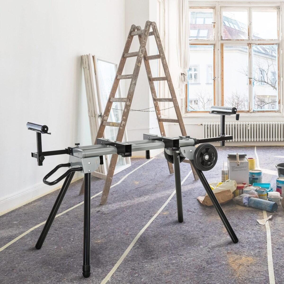 Sulankstomas pjovimo staklių stovas su ratukais ir reguliuojamomis atramomis