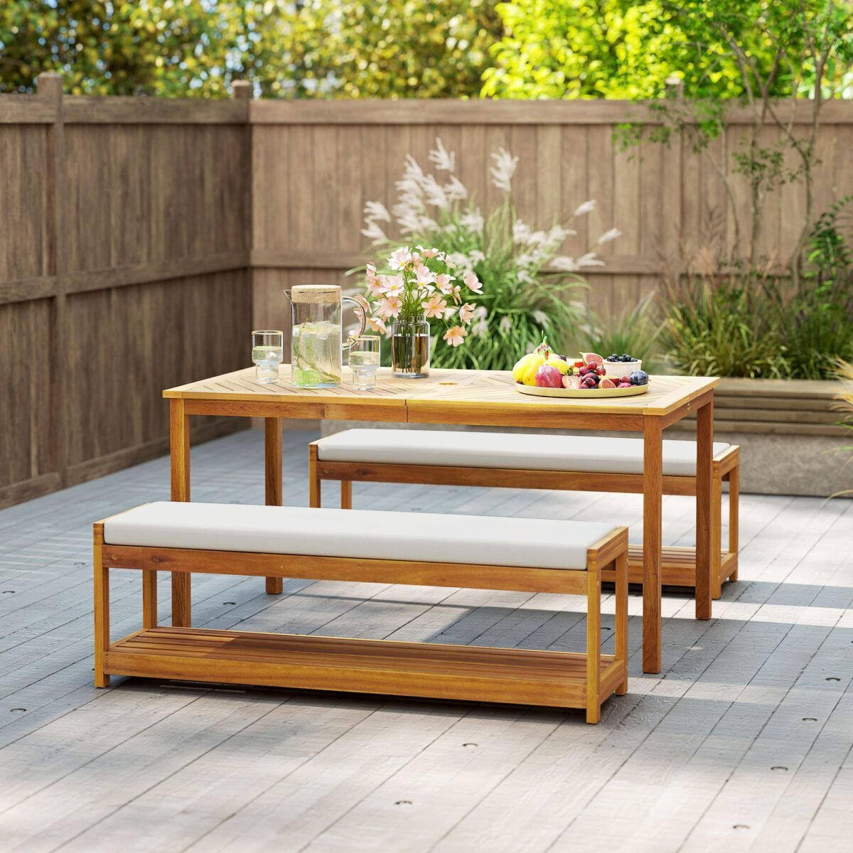 Trijų dalių akacijos medienos sodo valgomojo komplektas su skėčio anga ir paminkštintomis pagalvėlėmis