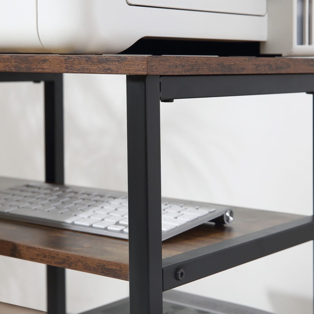 L formos kampinis rašomasis stalas su šonine lentyna