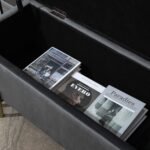 Aksominis suoliukas-daiktadėžė su metalinėmis kojomis