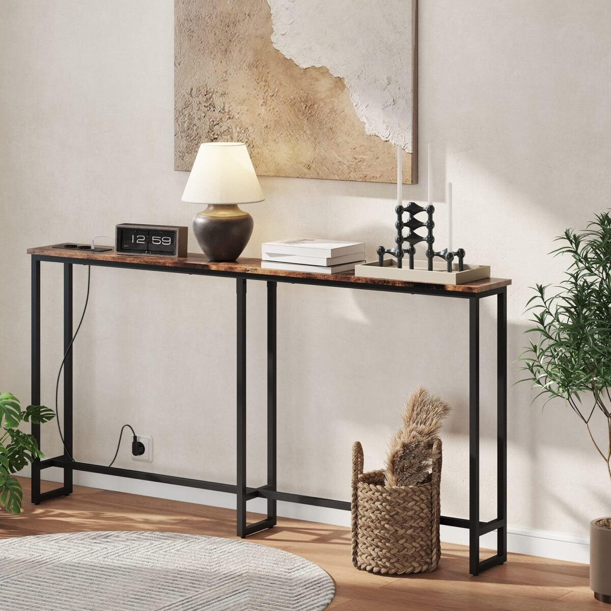Siauras pramoninio stiliaus konsolės staliukas su įkrovimo stotele