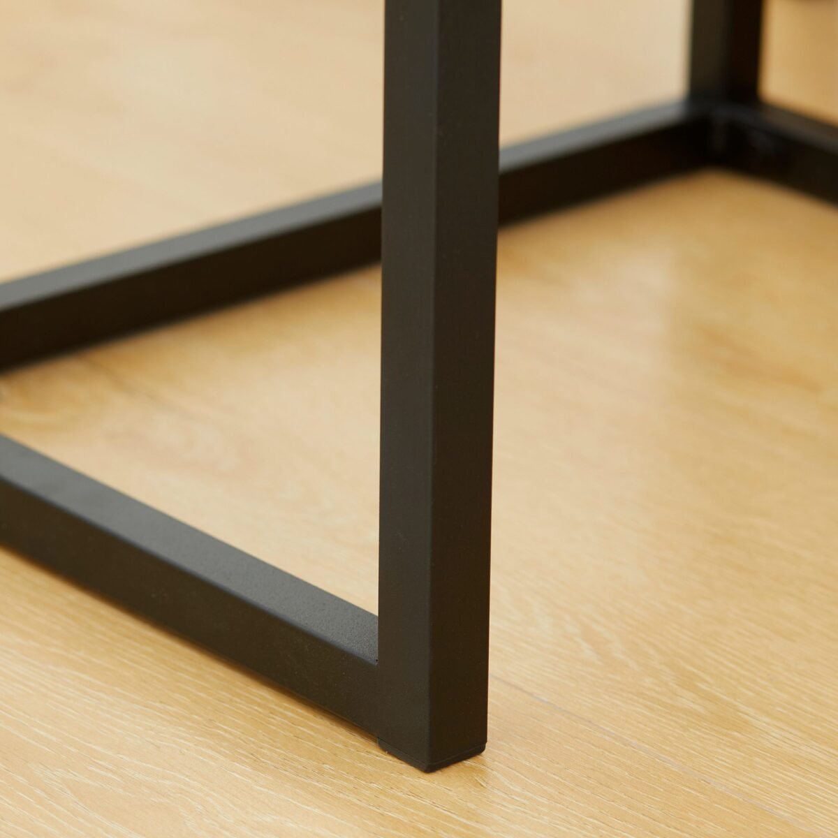 Industrinio stiliaus konsolinis staliukas su spintele