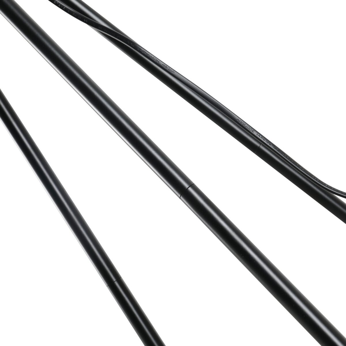 Grindų šviestuvas su trikoju pagrindu ir traukiamuoju jungikliu