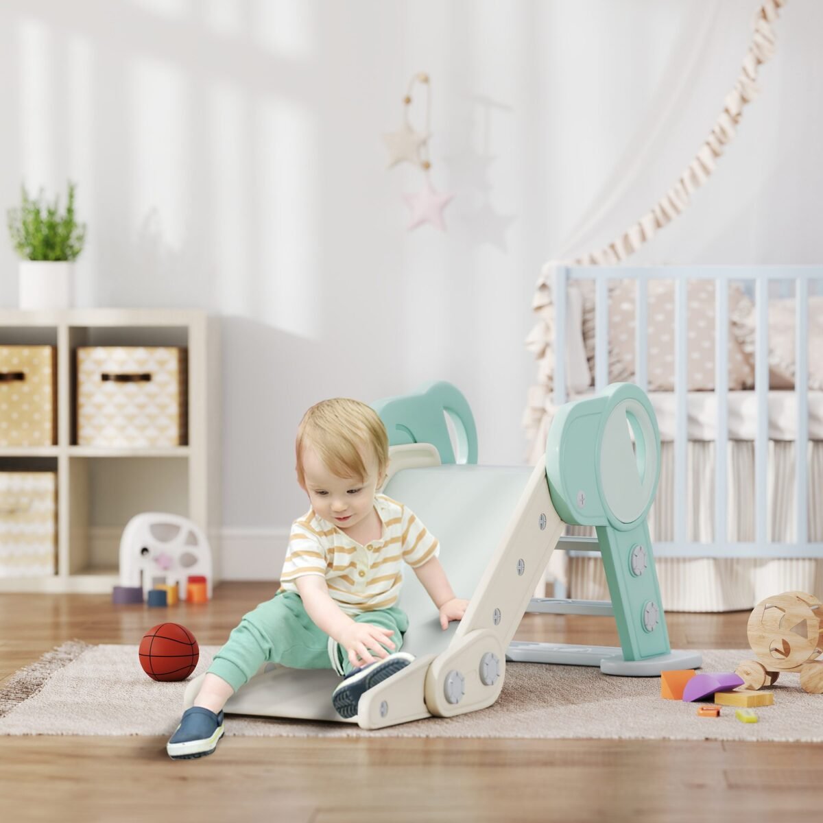 Sulankstoma vaikų čiuožykla su neslystančiais laipteliais