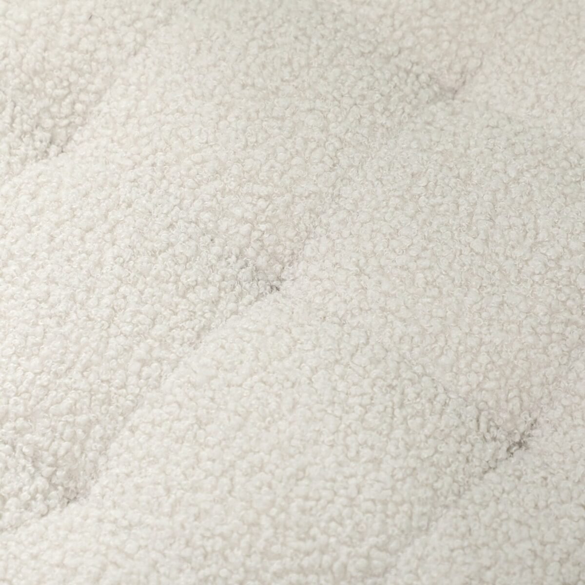 Apvalus pufas su daiktadėže ir medinėmis kojelėmis