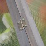 Kompaktiškas šiltnamis su polikarbonato plokštėmis ir reguliuojamu stogu