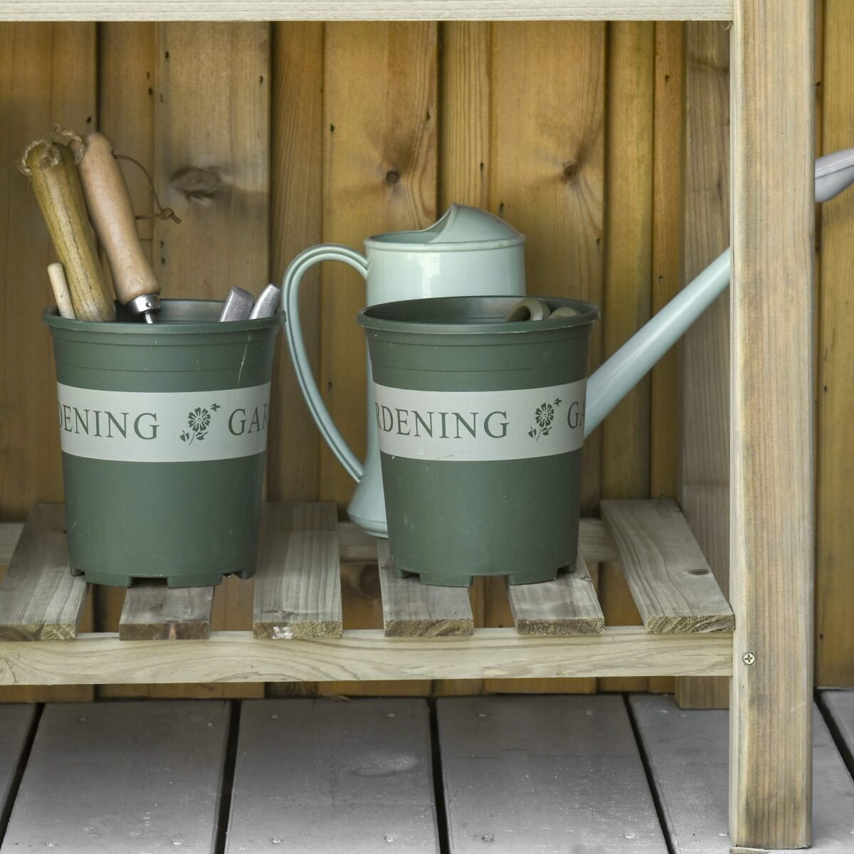 Pakelta medinė lysvė su apatine lentyna