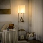 Stovimas viršutinio apšvietimo šviestuvas su lentynomis