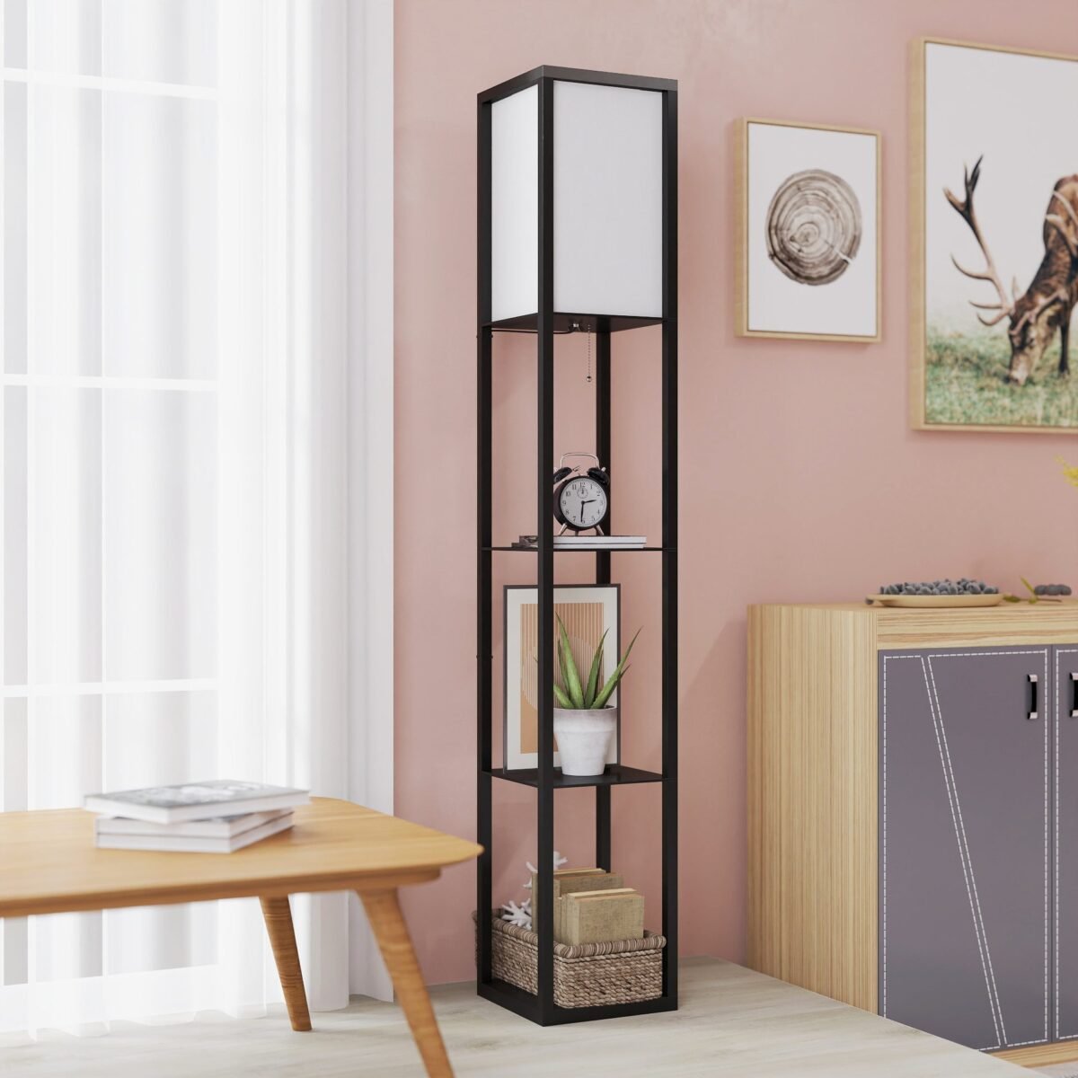 Pastatomas šviestuvas su trimis lentynomis