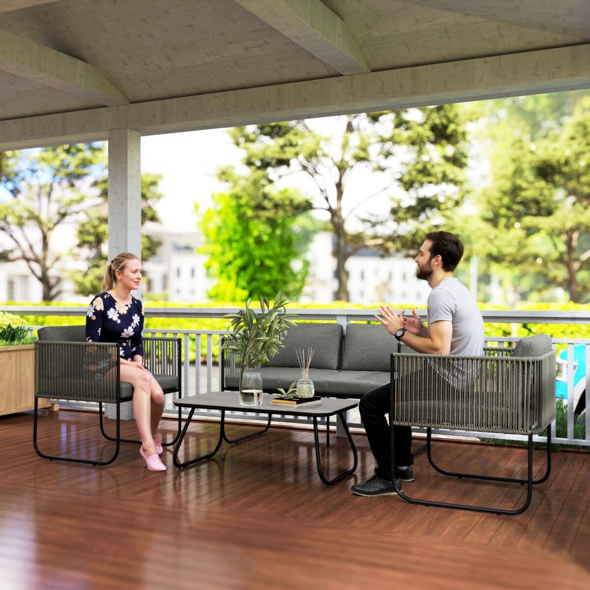 Poliratano 4 vietų lauko poilsio komplektas su staliuku, atsparus oro sąlygoms, su paminkštintomis pagalvėmis