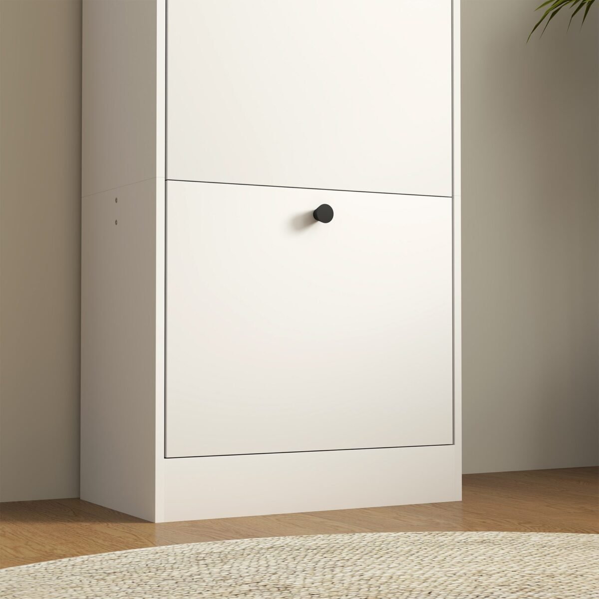 Batų spintelė su 3 atverčiamomis durelėmis ir reguliuojamomis lentynomis