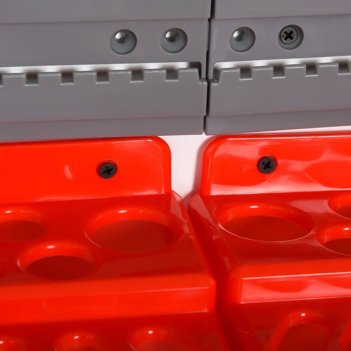 Sieninė įrankių laikymo sistema su perforuotomis plokštėmis, lentynomis ir 54 priedais