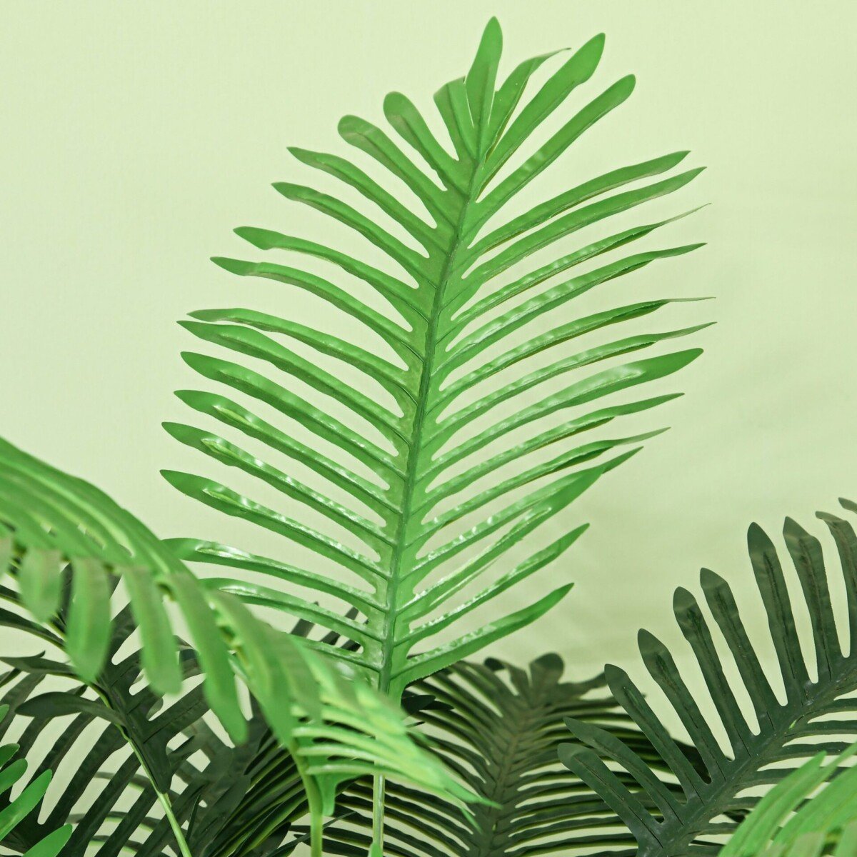 Dirbtinė palmė 1,6 m aukščio su realistiniais lapais