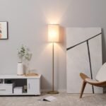 Elegantiškas plieninis pastatomas šviestuvas su medžiaginiu gaubtu ir virveliniu jungikliu