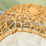 Pakeltas rataninis kačių guolis su pagalvėle