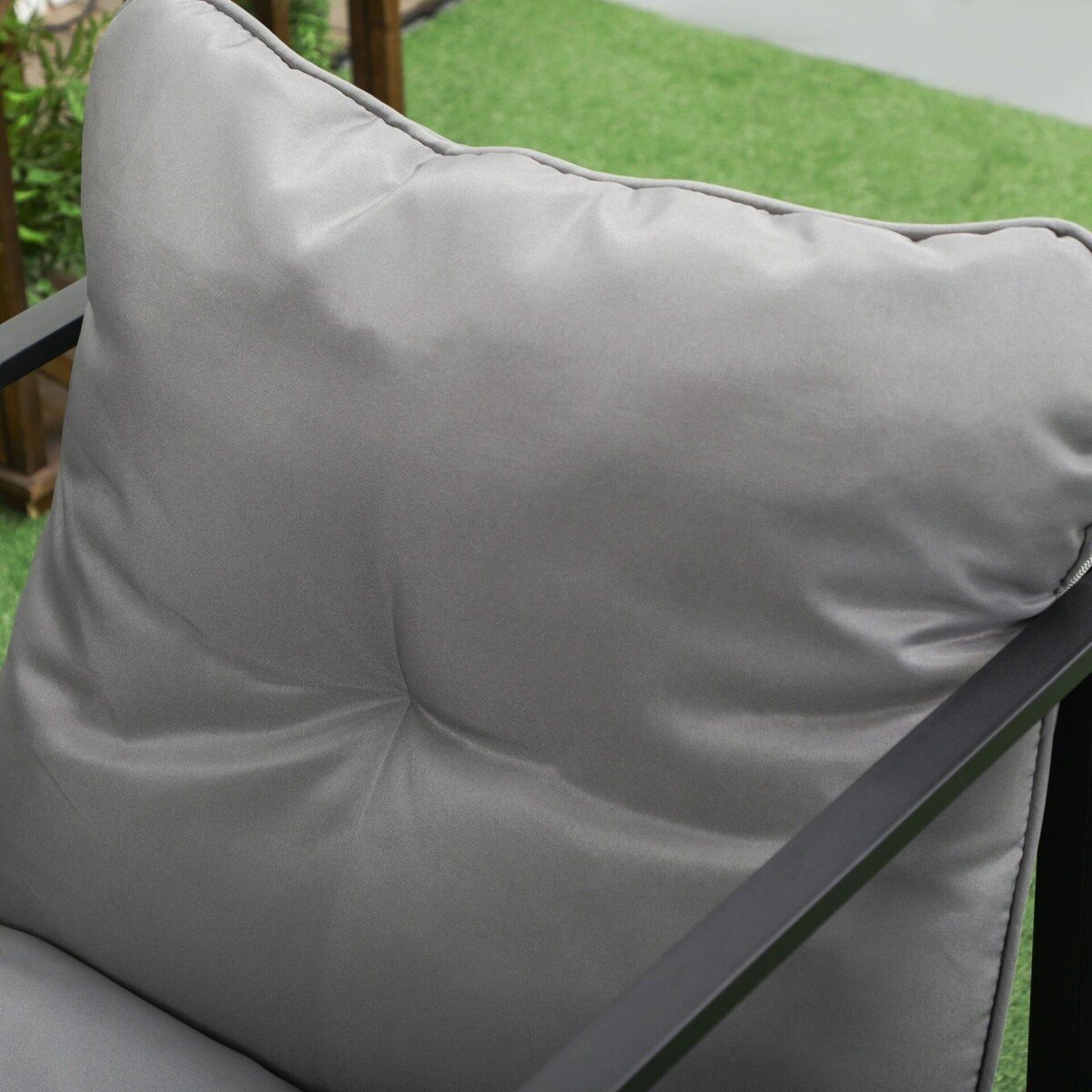 Atsparus oro sąlygoms lauko baldų komplektas su grūdinto stiklo stalu, 2 krėslais ir sofa